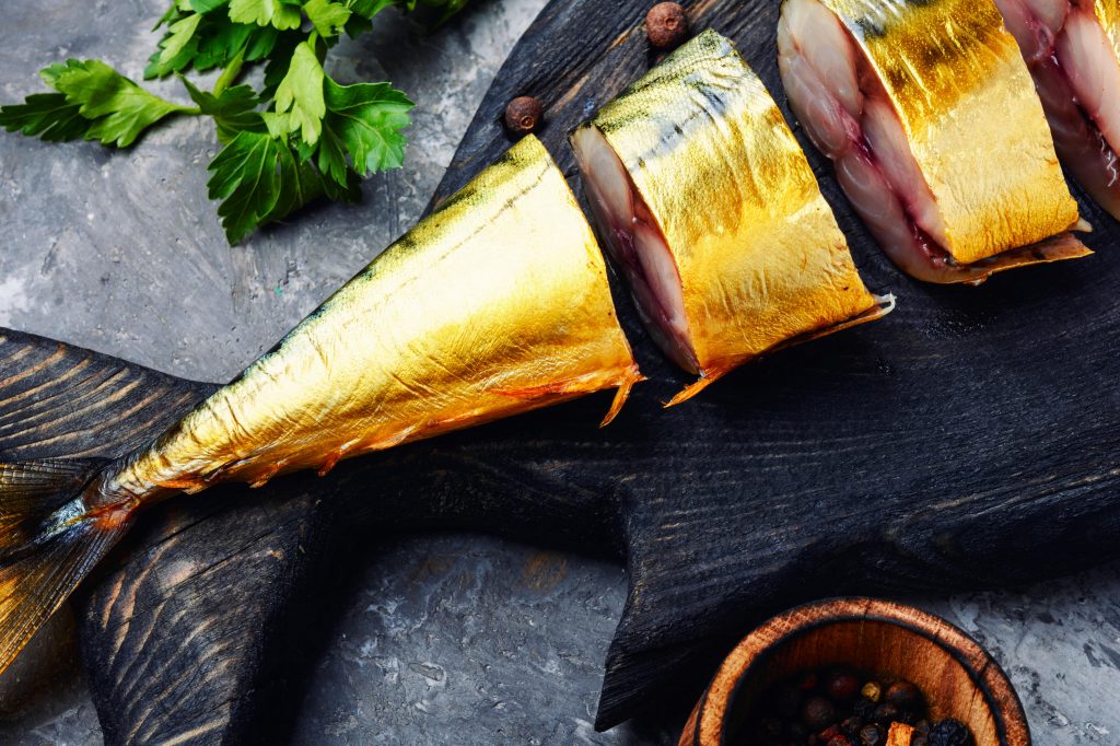 Скумбрия холодного копчения, рецепт в домашних условиях Скумбрия холодного копчения, разделанная на куски